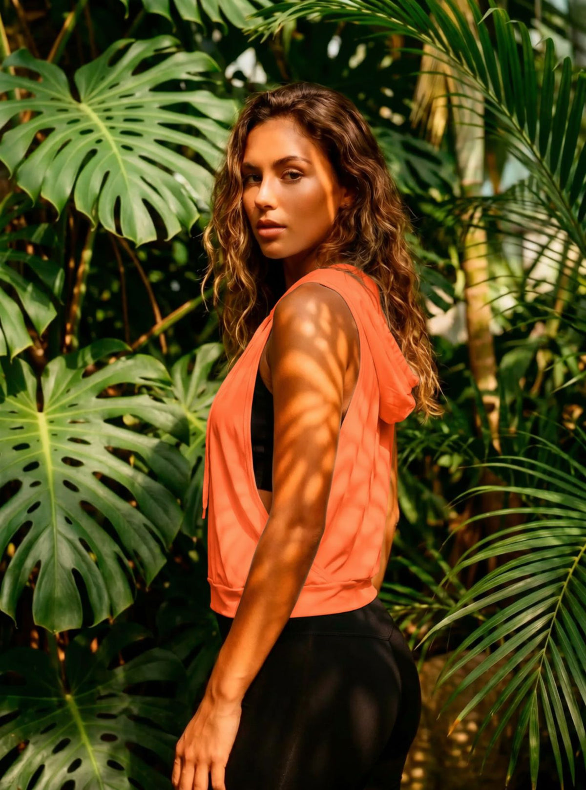 Polera Deportiva FlowFit — Máxima Frescura y Libertad de Movimiento para mujer.