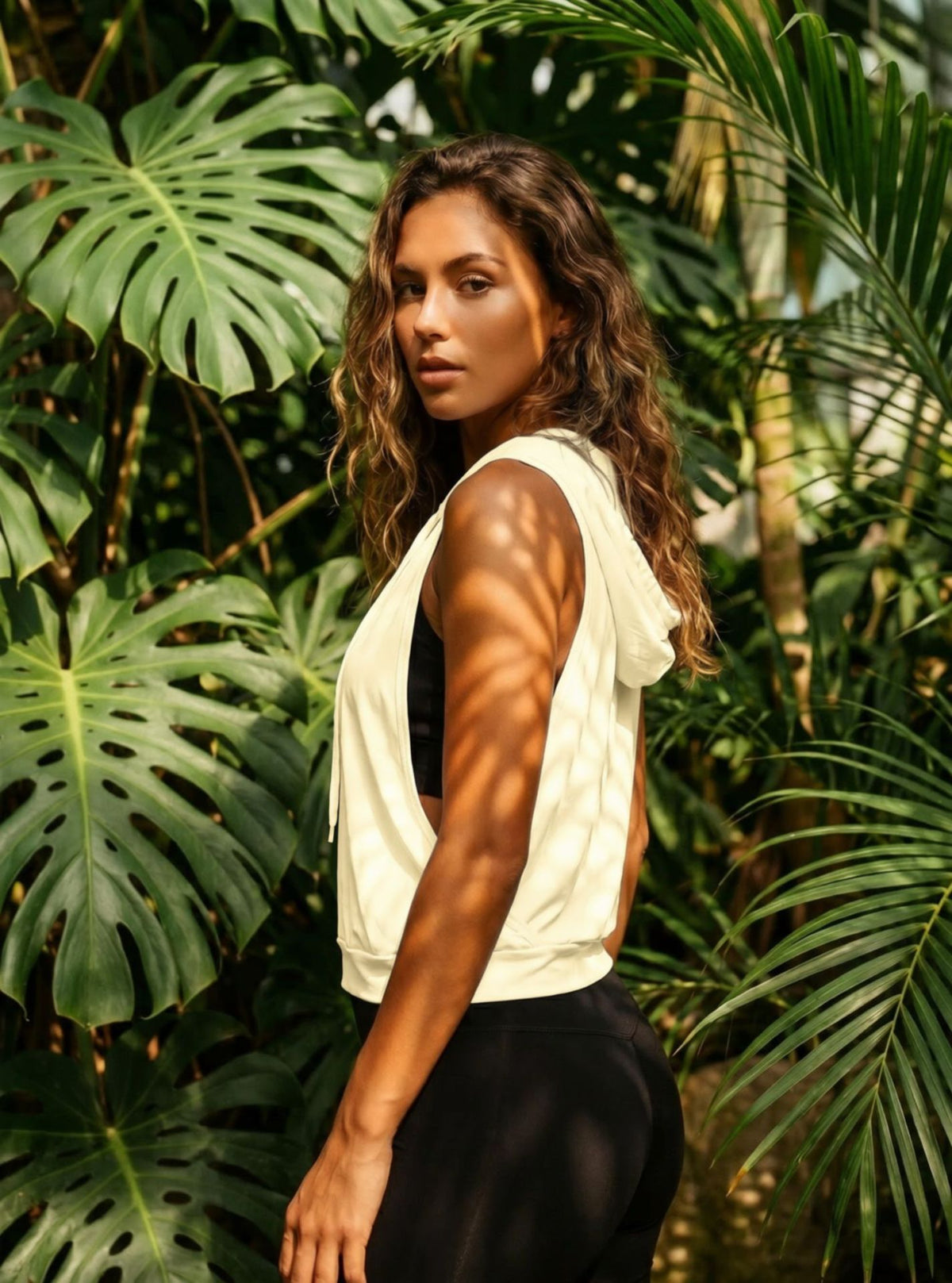 Polera Deportiva FlowFit — Máxima Frescura y Libertad de Movimiento para mujer.