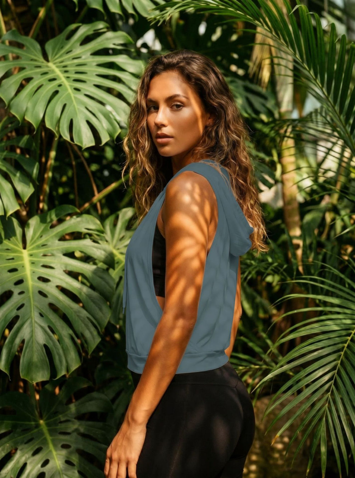 Polera Deportiva FlowFit — Máxima Frescura y Libertad de Movimiento para mujer.